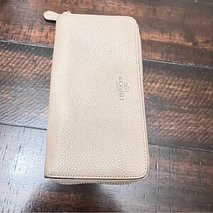 Coach Zip Wallet in Light Taupe Pebbled Leather